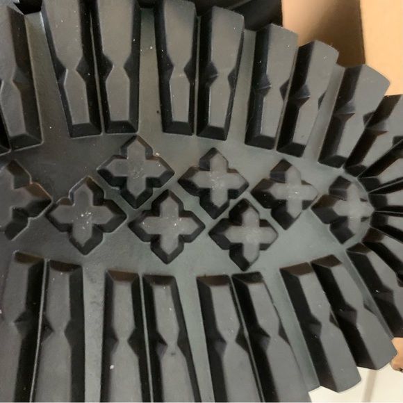 #SOLD# Timberland NIB 6” Premium Vibram Waterproof "Black Nubuck" boots.SIZE 7 - Picture 10 of 16